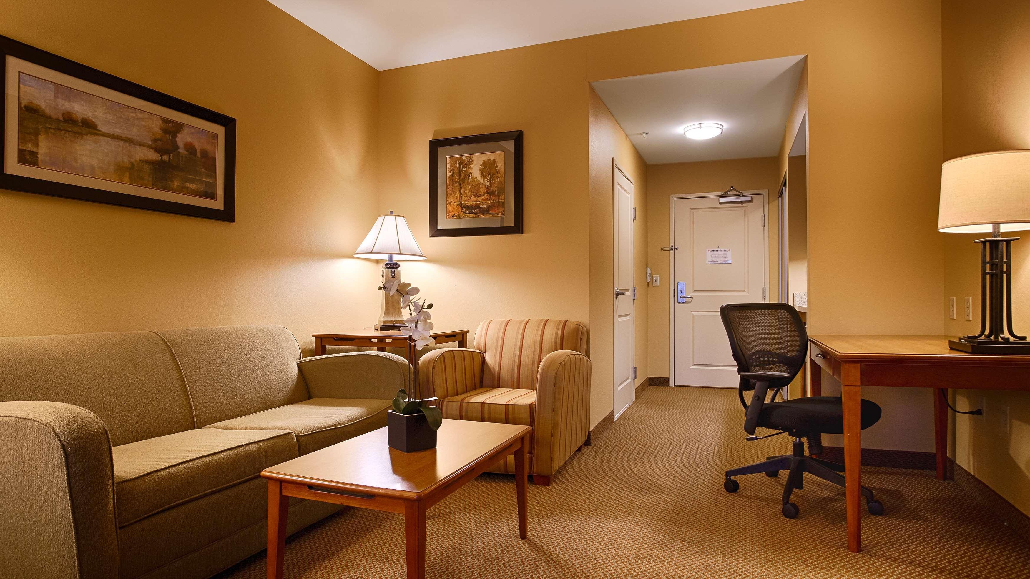 סטייט קולג' Best Western Plus University Park Inn & Suites מראה חיצוני תמונה