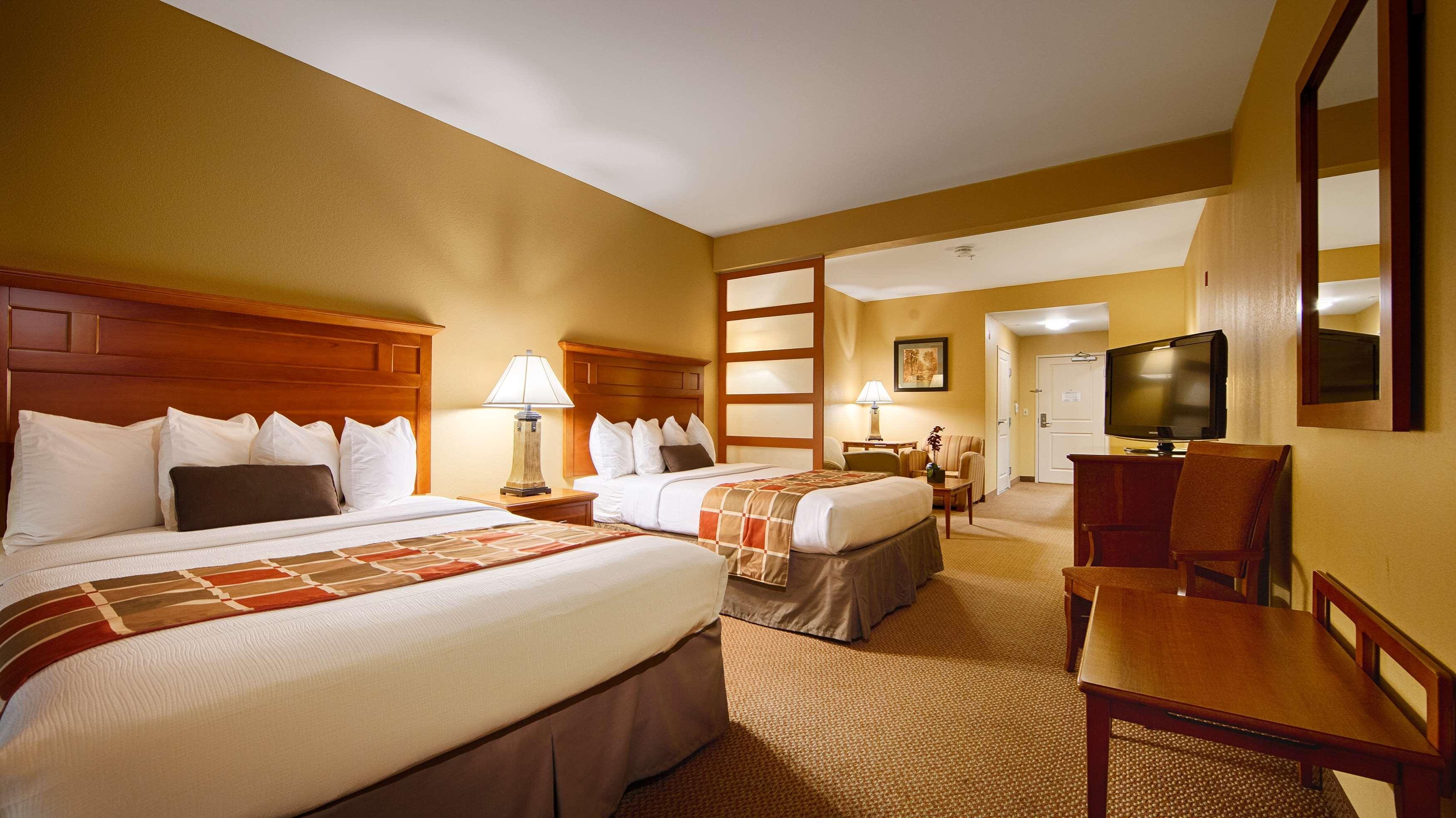 סטייט קולג' Best Western Plus University Park Inn & Suites מראה חיצוני תמונה