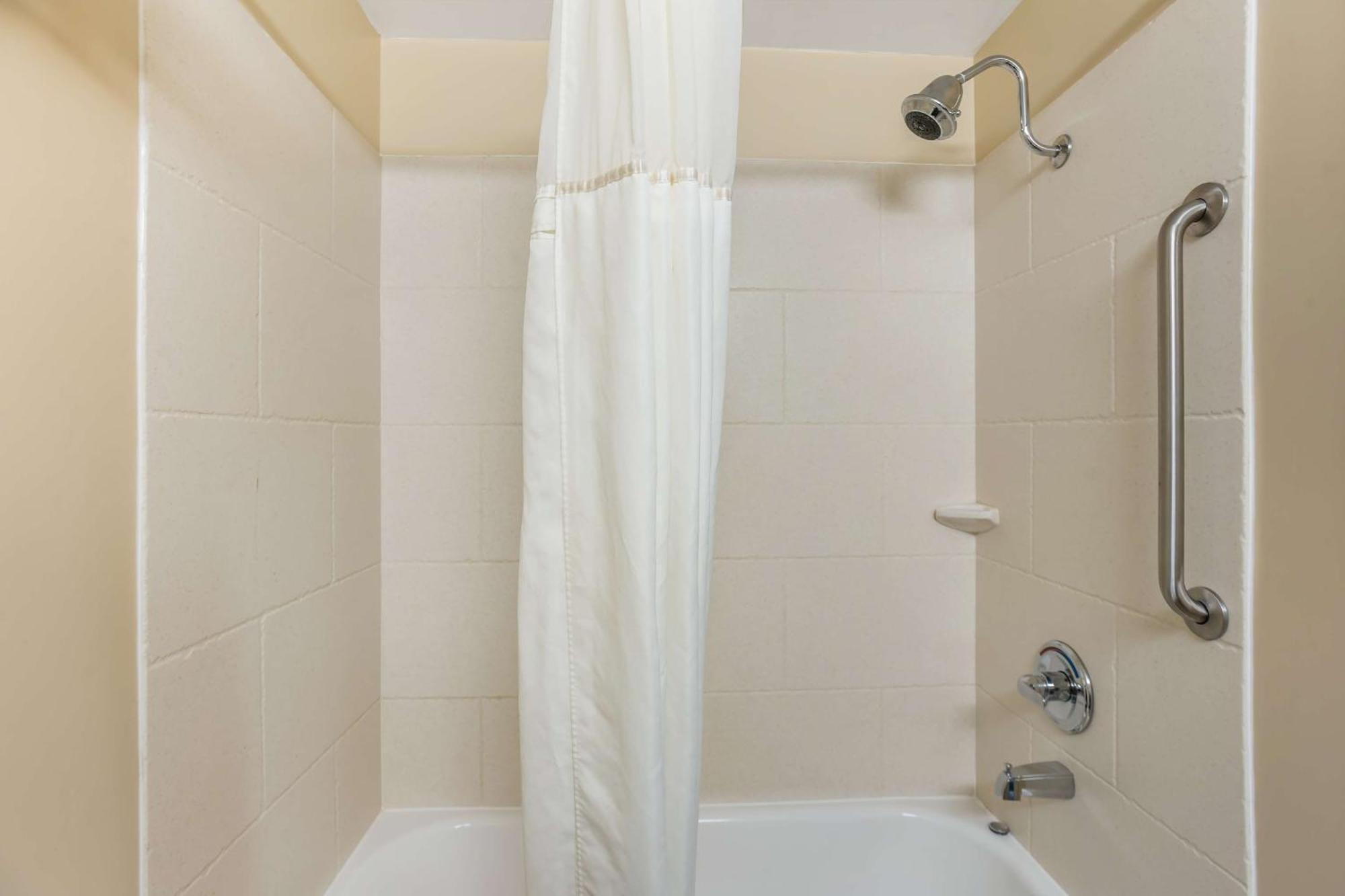 סטייט קולג' Best Western Plus University Park Inn & Suites מראה חיצוני תמונה
