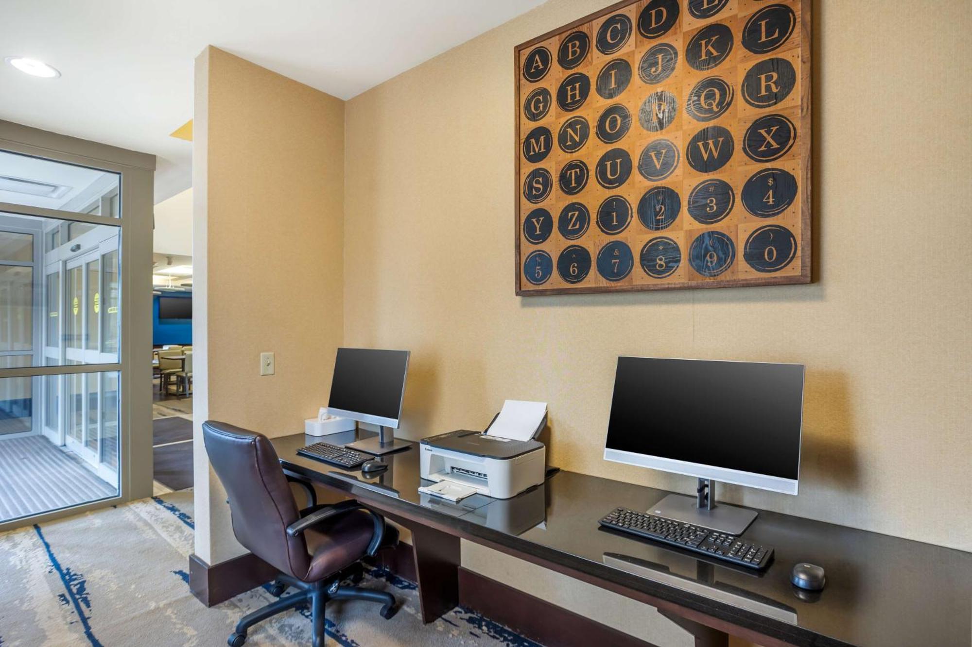 סטייט קולג' Best Western Plus University Park Inn & Suites מראה חיצוני תמונה
