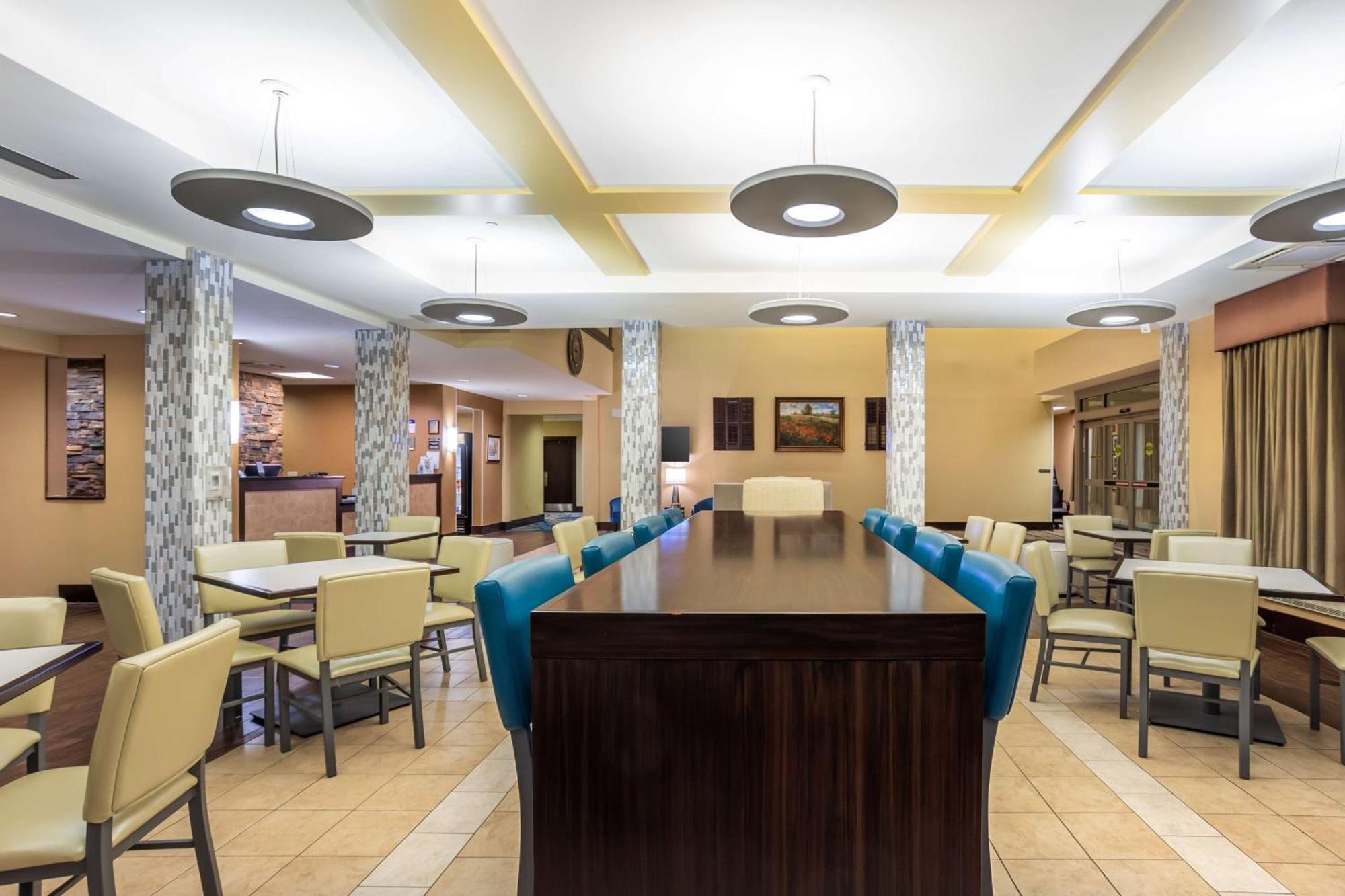 סטייט קולג' Best Western Plus University Park Inn & Suites מראה חיצוני תמונה