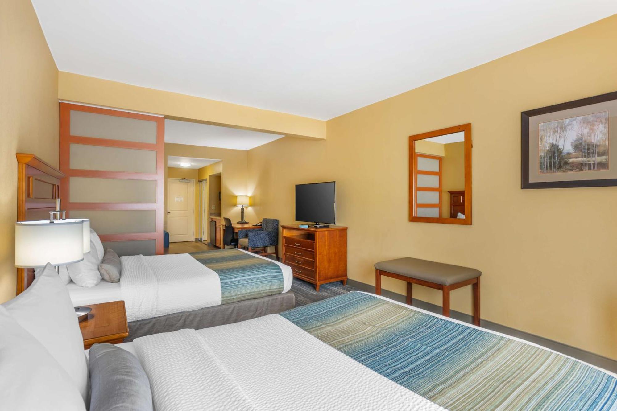 סטייט קולג' Best Western Plus University Park Inn & Suites מראה חיצוני תמונה