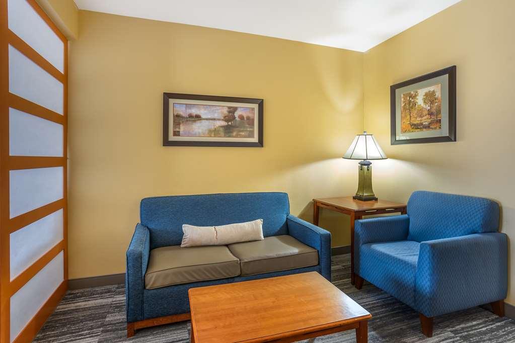 סטייט קולג' Best Western Plus University Park Inn & Suites חדר תמונה