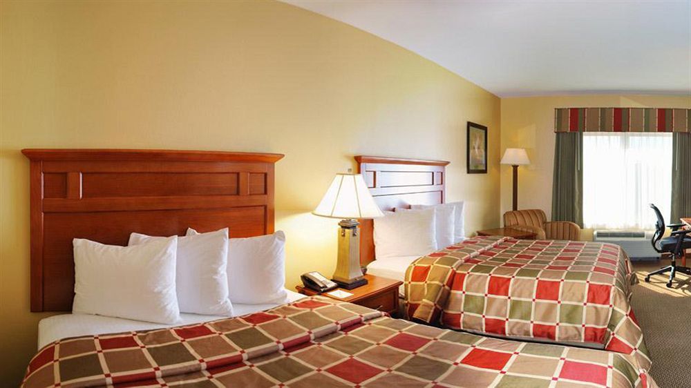 סטייט קולג' Best Western Plus University Park Inn & Suites מראה חיצוני תמונה