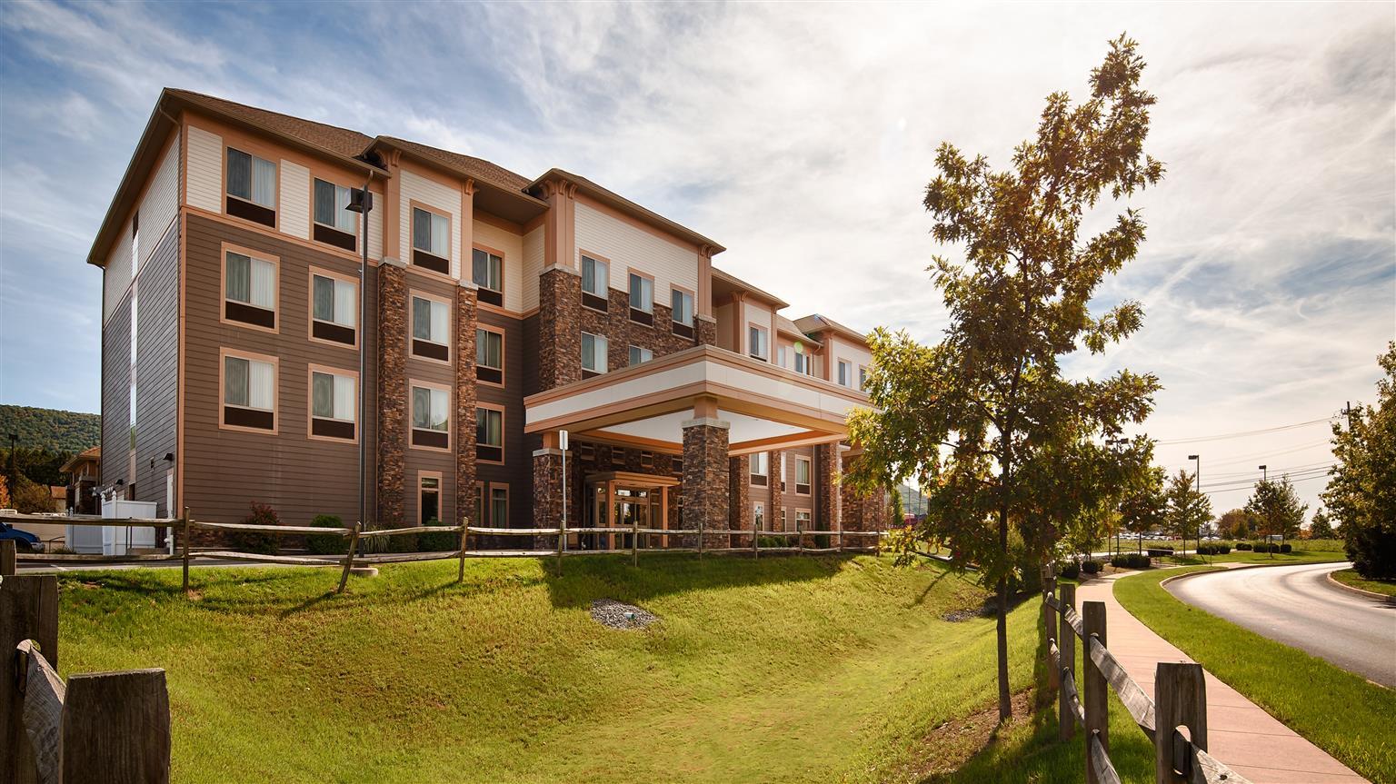 סטייט קולג' Best Western Plus University Park Inn & Suites מראה חיצוני תמונה
