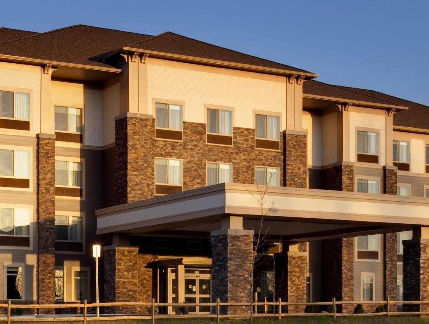 סטייט קולג' Best Western Plus University Park Inn & Suites מראה חיצוני תמונה